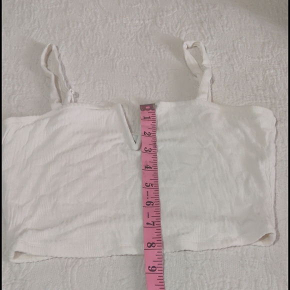 MADISON BERKELEY  WHITE WHITE V CROP TOP SMALL - Picture 6 of 6